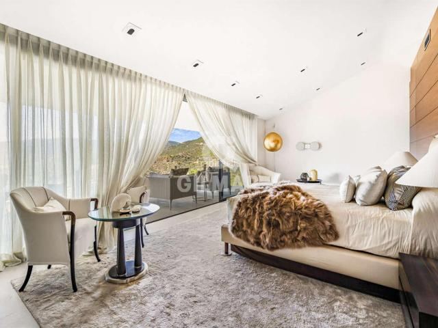 Chalet en venta en Benahavís, La Zagaleta. Exclusiva mansión de 9 dormitorios en La Zagaleta, la urbanización más prestigiosa de Europa, situada en Benahavís. Construida sob. Chalets.