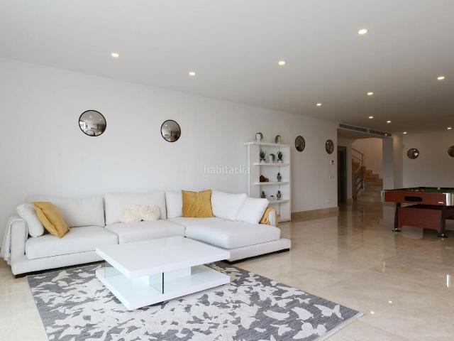 Chalet en venta en Benahavís, Los Arqueros Puerto del Almendro. Villa de Lujo con Impresionantes Vistas Panorámicas en Los Arqueros Golf & Country Club. Chalets.