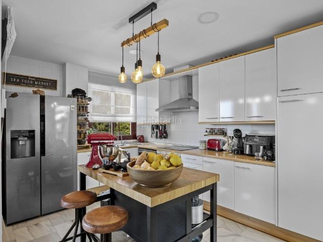 Chalet en venta en Benahavís, Los Flamingos. Elegant Villa with Private Garden and Pool and Beautiful Nature Views in Parque Botánico, Benahavis. Chalets.