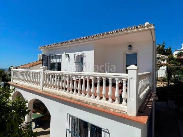 Chalet en venta en Benajarafe. Chalet en venta Benajarafe con vivienda de 186 m2 y parcela de 462 m2 3 dormitorios. Chalets.
