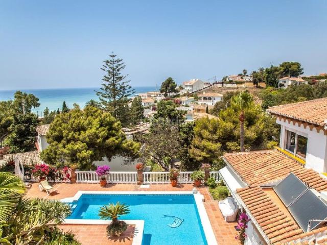Chalet en venta en Benajarafe. Chalet independiente Benajarafe Playa. vista al mar. Chalets.