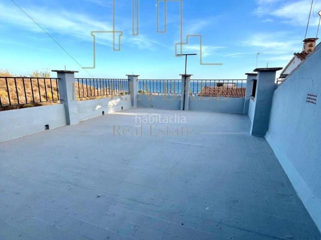 Chalet en venta en Benajarafe. Gran casa unifamiliar independiente con muchas posibilidades. Chalets.
