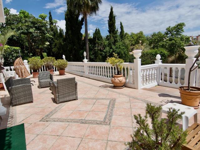 Chalet en venta en Benalmádena, Arroyo de la Miel. Espectacular Villa en Benalmádena con Vistas al Mar. Chalets.