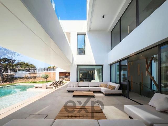 Chalet en venta en Benalmádena, La Capellanía El Higuerón. Mansión de Diseño a Estrenar en Benalmádena Piscina Infinita y Vistas 360º. Chalets.