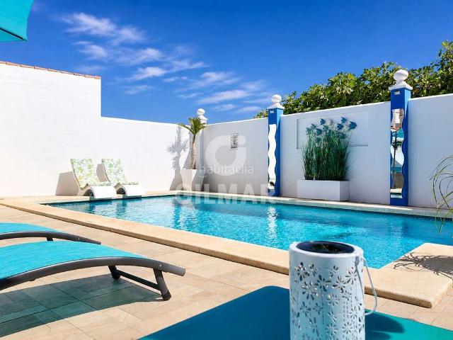 Chalet en venta en Benalmádena, Montealto Monterrey. Te presentamos una oportunidad única un elegante chalet independiente en Montealto, una de las zonas más privilegiadas y tranquila. Chalets.