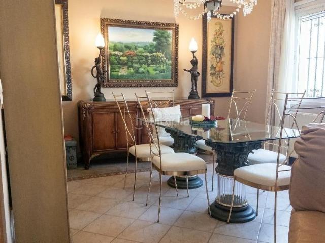 Chalet en venta en Benalmádena, Solymar. Benalmádena Villa Reformada, 6 dormitorios, Piscina, Parking, Trastero. Chalets.