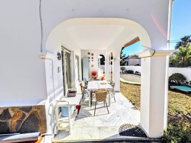 Chalet en venta en Benalmádena, Parque de la Paloma. Villa Aislada de 4 dormitorios en Benalmadena Costa. Chalets.