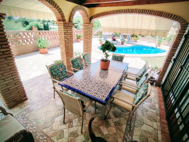 Chalet en venta en Benalmádena, Torremuelle. La estación de Torremuelle se encuentra a 200 mts. Chalets.
