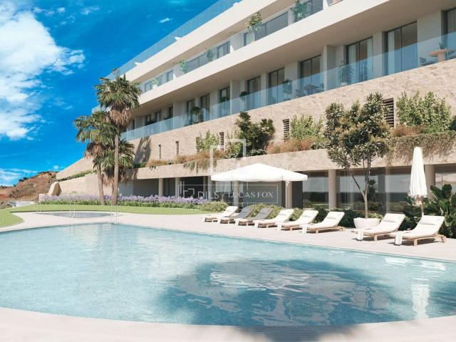 Chalet en venta en Benalmádena, Torremuelle. Villa de obra nueva con 3 dormitorios con jardín y terraza en venta en Higuerón, Málaga. Chalets.