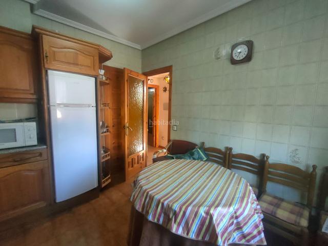 Chalet en venta en Benavente. Chalet a un paso del centro de Benavente. Sin cuestas. Chalets.