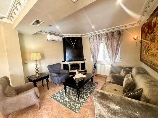 Chalet en venta en Benferri. Villa de lujo en Venta en urbanización Benfispark, con piscina privada. Chalets.