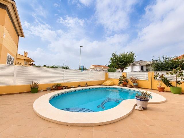 Chalet en venta en Benicasim Benicàssim, Els Terrers. Villa independiente con piscina privada entre el pueblo y la playa. Chalets Benicasim.