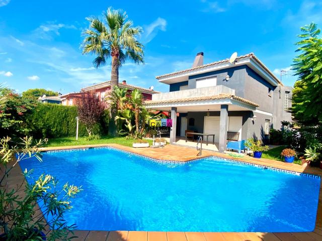 Chalet en venta en Benicasim Benicàssim, Heliópolis. ¡Descubre la oportunidad de tu vida en esta espectacular villa en venta en Benicassim!. Chalets Benicasim.