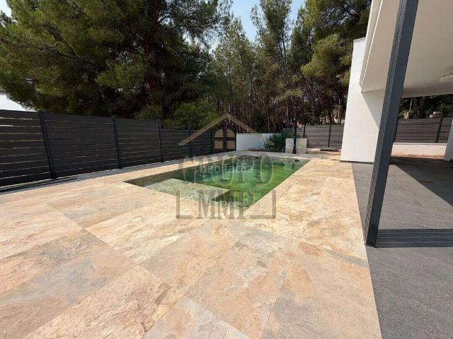 Chalet en venta en Benicasim Benicàssim, Montornés Las Palmas El Refugio. Espectacular Chalet de Diseño Moderno con Piscina en Pi Gros, Benicàssim Lujo, Sostenibilidad y Confort!. Chalets Benicasim.