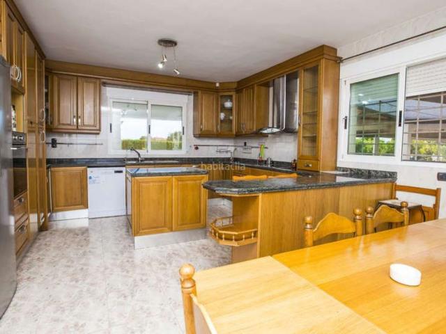 Chalet en venta en Benicarló, Pueblo. CHALET DE LUJO CON PISCINA PRIVADA Y JACUZZI INCORPORADO CON TODAS LAS COMODIDADES. Chalets.