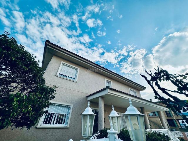 Chalet en venta en Benidorm, Sierra Helada. Espectacular villa independiente en Benidorm con piscina privada y vistas a la montaña!. Chalets.