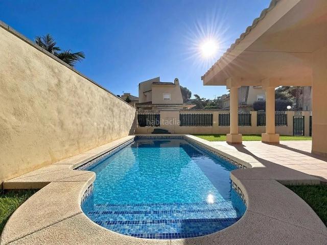 Chalet en venta en Benidorm, Sierra Helada. Fantástico chalet independiente con 6 dormitorios y pisciana privada en zona tranquila Rincon de Loix. Chalets.