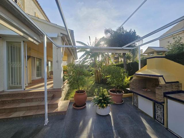 Chalet en venta en Benidorm, Playa Levante. OPORTUNIDAD BONITO CHALET INDEPENDIENTE. Chalets.