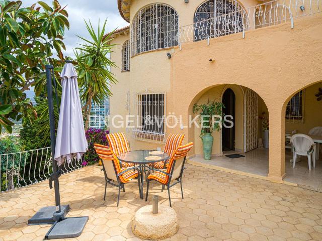 Chalet en venta en Benidorm, Rincón Alto. Exquisita mansión en la zona de la Cruz. Chalets.