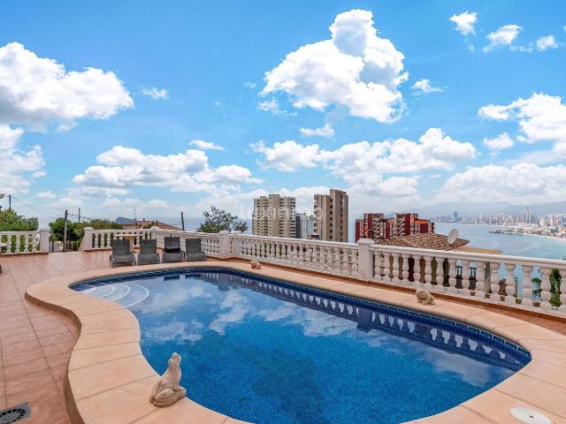 Chalet en venta en Benidorm, Rincón Alto. Villa mediterránea con piscina y casa de invitados, Benidorm. Chalets.