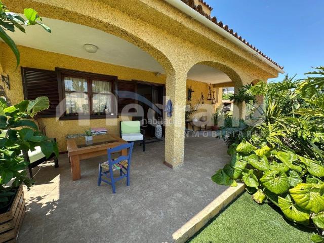 Chalet en venta en Benidorm, Rincón Bajo. Exclusivo chalet independiente en la urbanización más prestigiosa de Benidorm. Chalets.