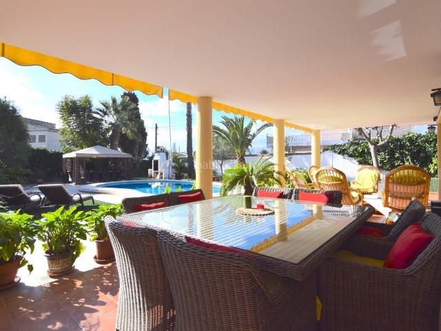 Chalet en venta en Benidorm, Rincón Bajo. Increíble Villa de lujo en residencial privada Rocas Blancas. Chalets.