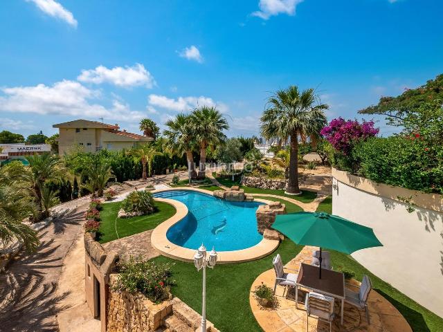 Chalet en venta en Benidorm, Urbanizaciones. Se vende villa única en Benidorm con magnificas vistas. Chalets.