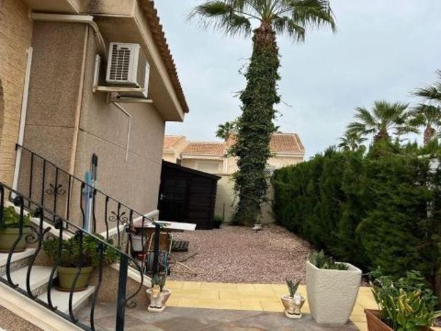 Chalet en Venta en Benijófar, Alicante