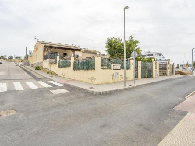 Chalet en venta en Benijófar Alicante