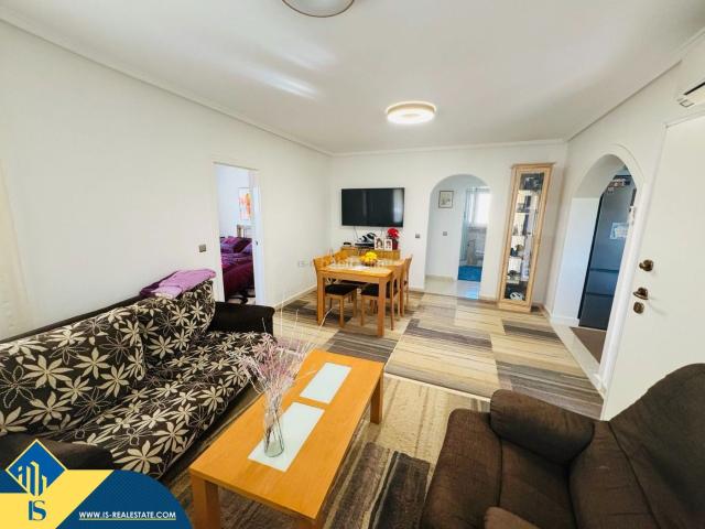 Chalet en venta en Benijófar. Villa con piscina privada, en la provincia de Alicante, en la localidad de Benijófar. 3 habitaciones 150 m² A 8 kilómetros del. Chalets.