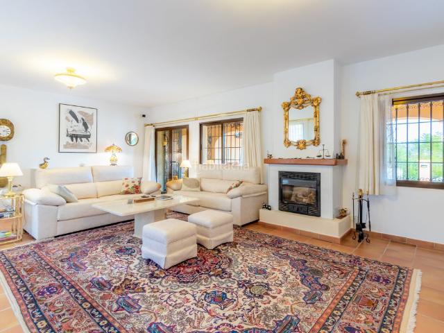 Chalet en venta en Benissa, Benissa Pueblo. Villa mediterránea tradicional con piscina y vistas en Jávea. Chalets.