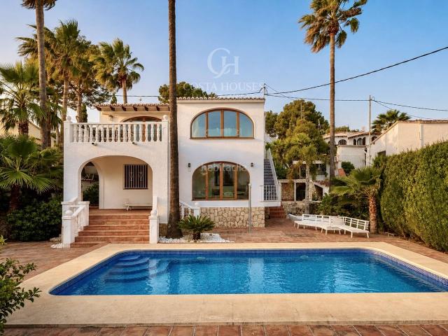 Chalet en venta en Benissa, Cala Advocat Baladrar. VILLA AZUREA LUZ MEDITERRANEA Y VIDA EXTERIOR EN BENISSA. Chalets.