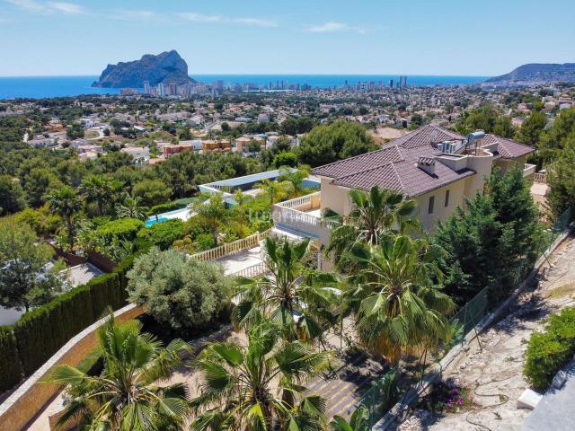 Chalet en venta en Benissa, La Fustera. Impresionante chalet independiente con vistas al mar y a la montaña en Calpe. Chalets.