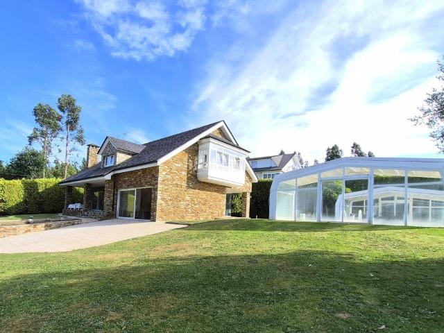 Chalet en venta en Bergondo. Magnífico Chalet en Bergondo, listo para entrar. Chalets.