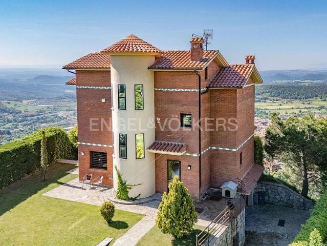 Chalet en venta en Berga, de 348 m² 5 habitaciones por 550.000
