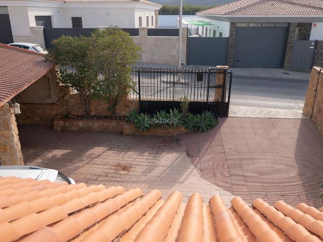 Chalet en venta en Berja. Un excelente chalet con jardín para vivir con toda comodidad. Chalets.