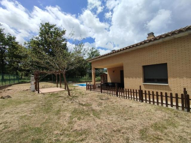 Chalet en venta en Bescanó. chalet a mas llunes amb piscina 4 habitacions, per entrar a viure. Chalets.