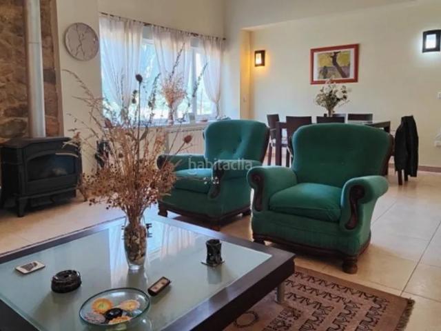 Chalet en venta en Boñar. Casa unifamiliar en venta en BOÑAR Barrio de las Ollas León. Chalets.