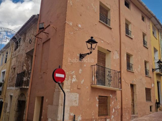 Chalet en venta en Biar. Oportunidad de inversión: Joya histórica con proyecto aprobado y fotos de home staging Biar centro Alicante. Chalets.