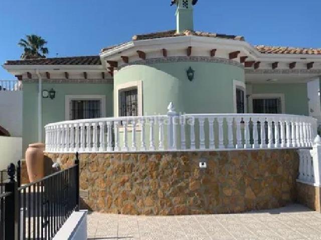 Chalet en venta en Bigastro. !CDATAChalet en Sola Planta con Piscina Privada 3 Hab, 2 Baños, Parcela de 436m, cercano al centro, Bigastro. Chalets.