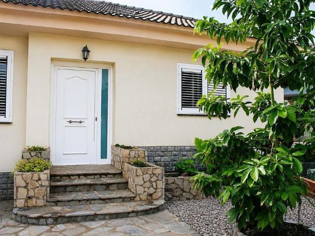 Chalet en venta en Bigues i Riells, de 190 m² 5 habitaciones por 350.000