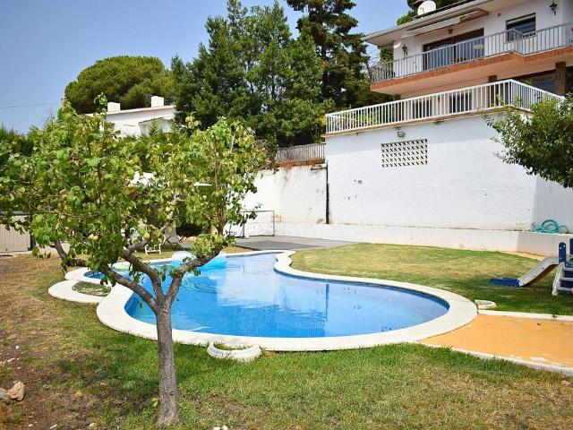 Chalet en venta en Bigues i Riells, de 211 m² 5 habitaciones por 412.000