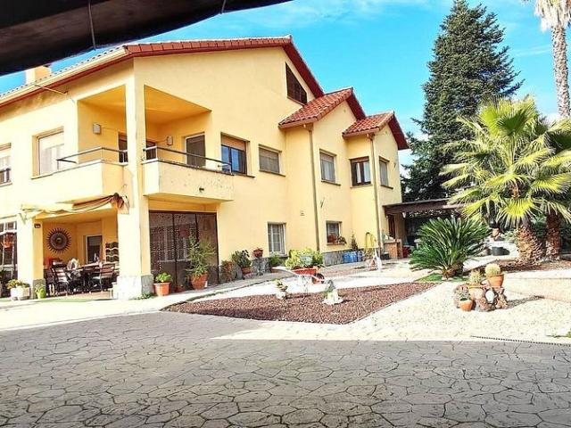 Chalet en venta en Bigues i Riells, de 356 m² 6 habitaciones por 515.000