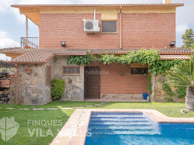 Chalet en venta en Bigues i Riells del Fai. Casa independiente con piscina y gran zona exterior. Chalets Bigues i Riells del.