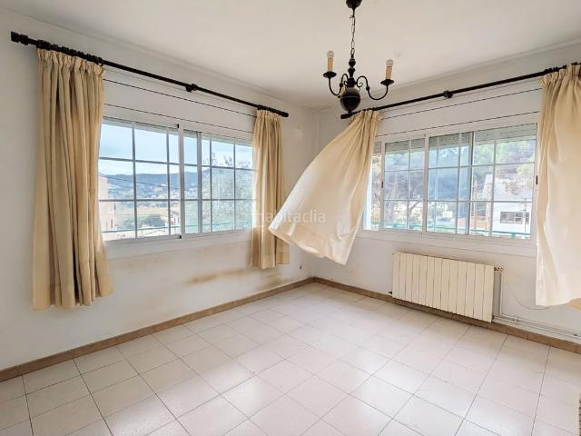 Chalet en venta en Bigues i Riells del Fai. a reformar, en el centro, con amplio jardín. Chalets Bigues i Riells del.