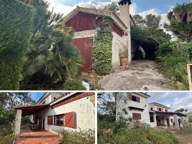 Chalet en venta en Bisbal del Penedès La. CHALET CON GRAN PARCELA DE 2400 M2. Chalets Bisbal del Penedès.