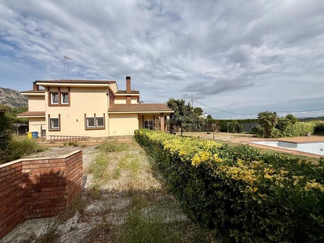 Chalet en venta en Bruc El. Exclusiu xalet al Bruc amb parcella de 2.180 m2, piscina i vistes a Montserrat. Chalets Bruc.