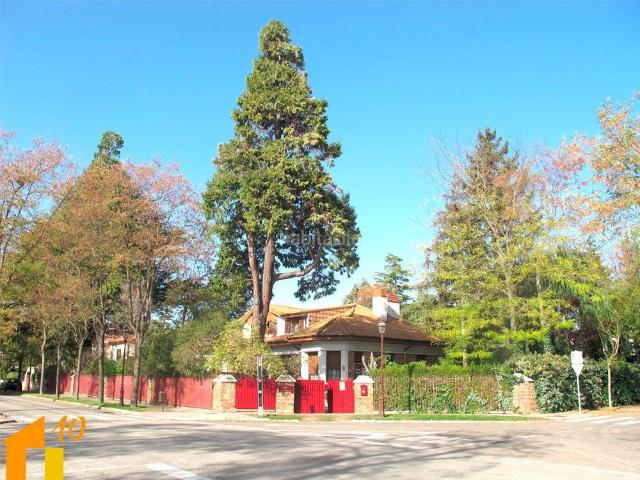 Chalet en venta en Burgos, Universidad Las Huelgas. Exclusiva vivienda en La Castellana. Chalets.