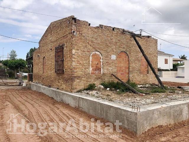 Chalet en venta en Burriana, Piscinas. FINCA CON TERRENO PARA HACER A TU GUSTO. Chalets.