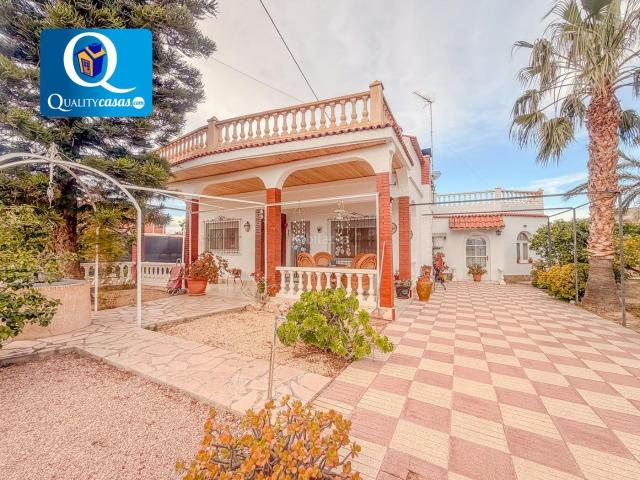Chalet en venta en Busot. Chalet en venta en Llano de los Pastores, 3 dormitorios. Chalets.